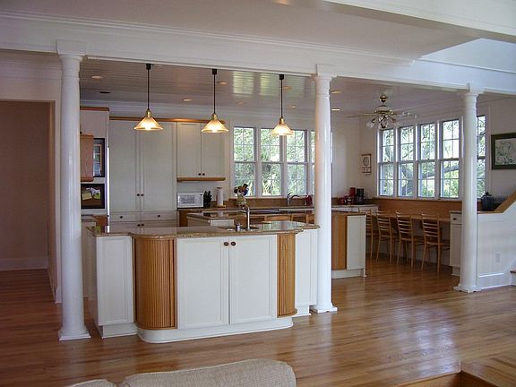 2nd image of 11 Indian Hill Ln