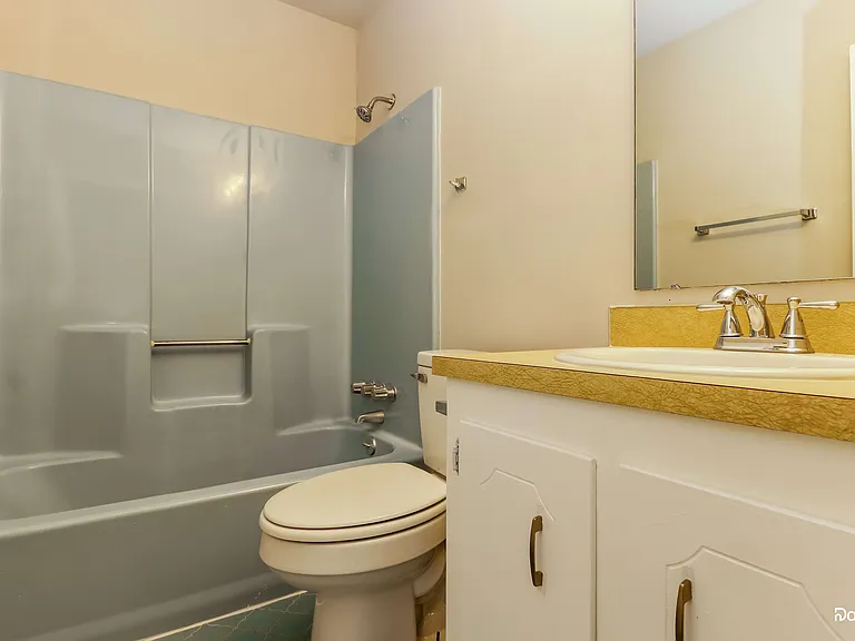 1311 Hampton Dr — Photo 11