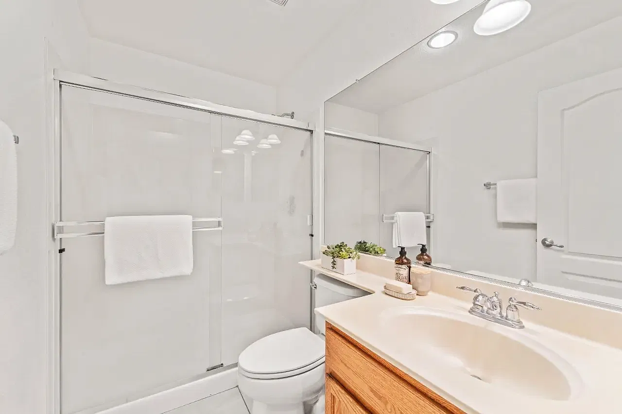 4 bed, $3,200 — Photo 2