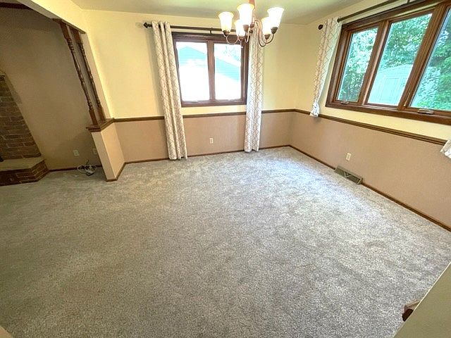 1st image of 1610 Knoll Crest Dr