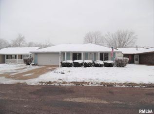 108 Kickapoo Dr, East Peoria, IL 61611