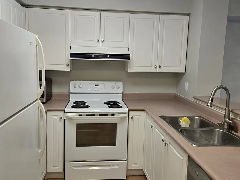 1 Emerald Ln #309 — Photo 5