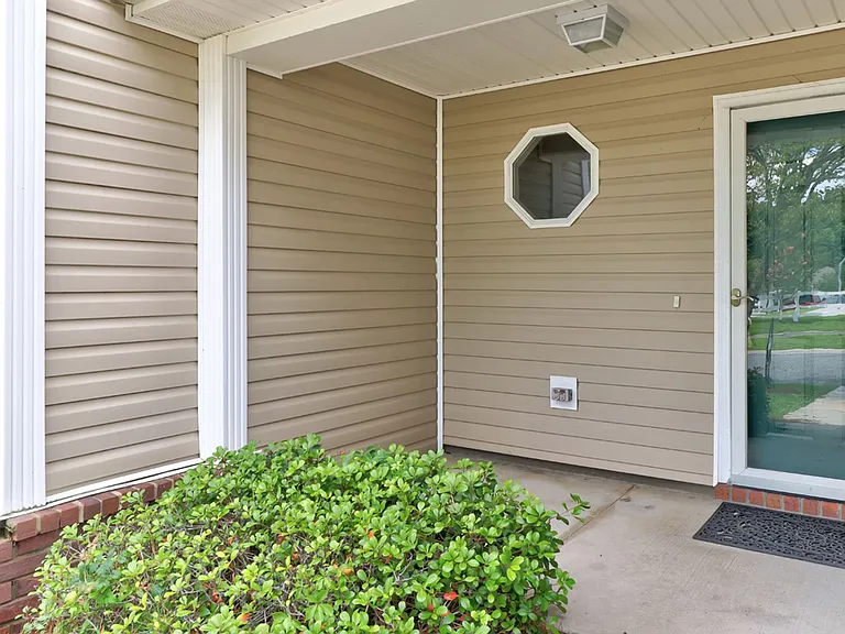 1014 Towne Park Dr — Photo 2
