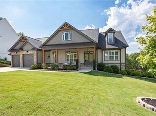 61 Roberson Dr, Cartersville, GA 30121