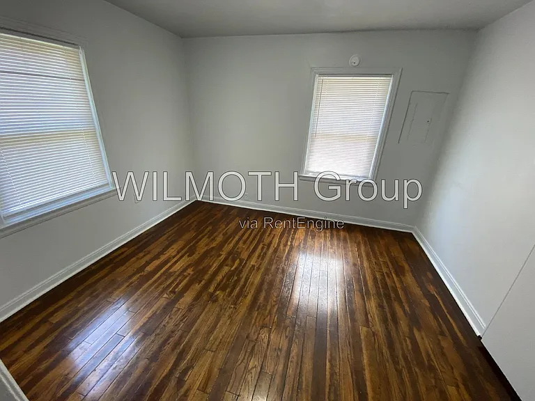 623 N Tibbs Ave — Photo 6