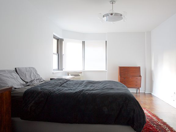 3rd image of 120 E 81st St APT 8C