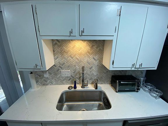 4th image of 408 Northway Dr