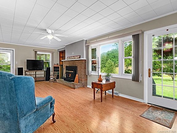4th image of 58 Merry Hill Ln