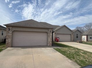 1933 S Bryson Cir, Springfield, MO 65807