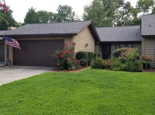 412 Sparrow Hawk Ct, Greer, SC 29650