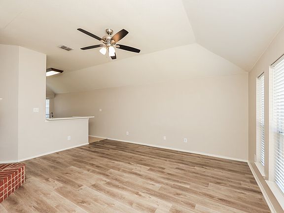 4th image of 320 Foreston Dr