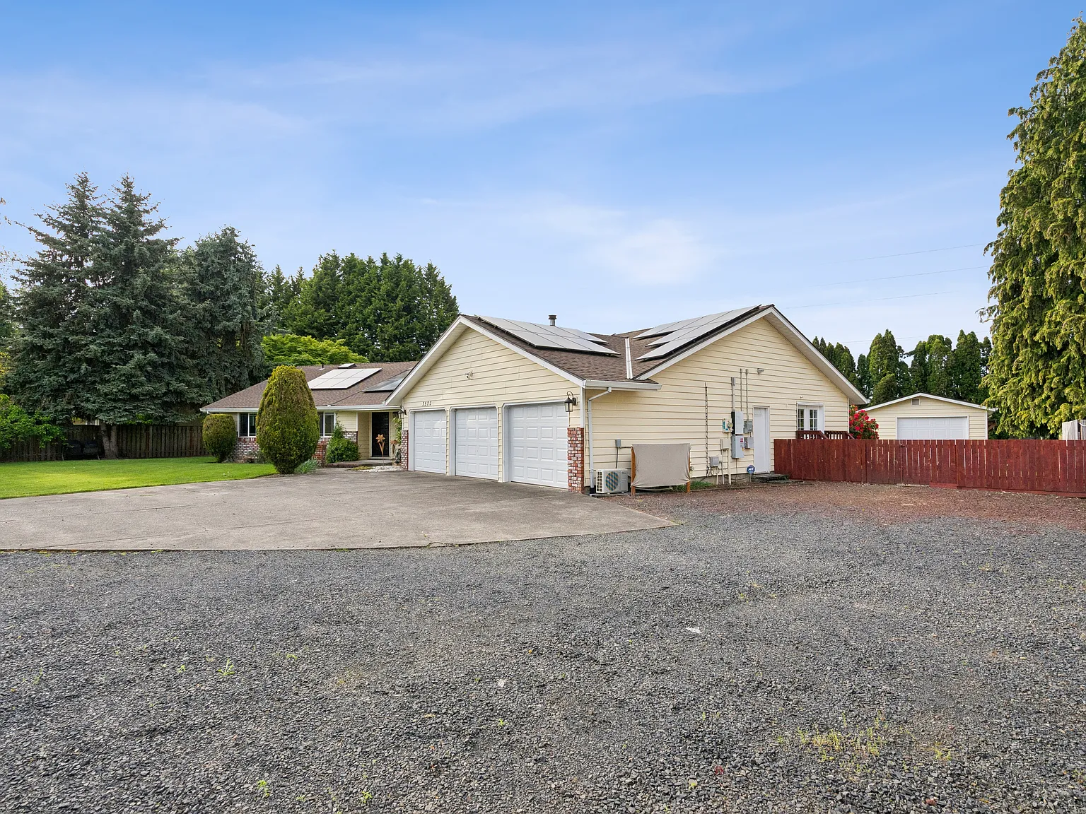 3573 NE Olympic St — Photo 4