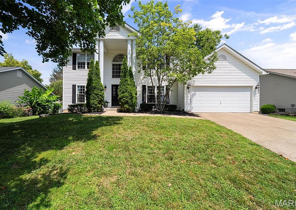 1st image of 876 Emerald Place Dr