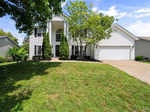 876 Emerald Place Dr, Saint Charles, MO 63304
