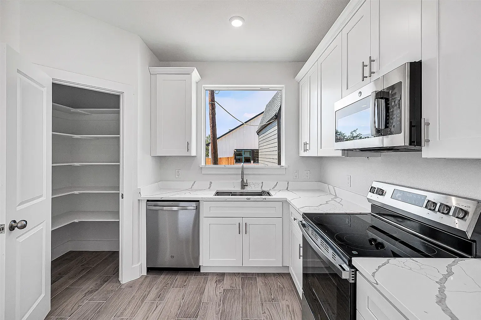 3 bed, 1550 sqft, $2,000 — Photo 4