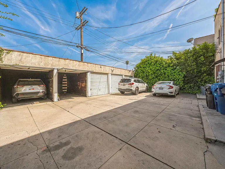 350 1/2 N Sierra Bonita Ave — Photo 8