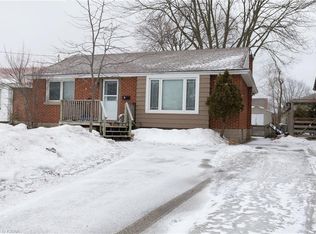 55 Sherwood Ave, Kitchener, ON N2B1J8