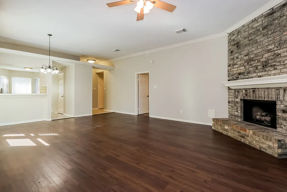 3 bed, 2.0 bath, 1496 sqft, $1,870 — Photo 4