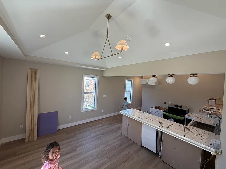924 W Kirkwood Ave — Photo 3