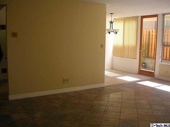 4th image of 2468 El Molino Ave