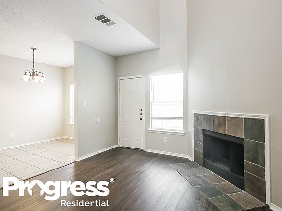 5th image of 915 Fairbanks Cir