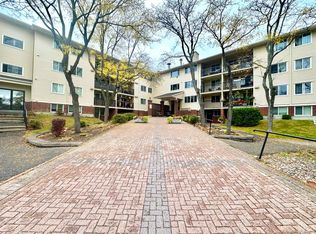 6470 Bilberry Dr #114, Ottawa, ON K1C 4P1