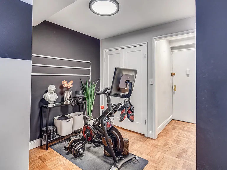 310 Lexington Ave #4H — Photo 8
