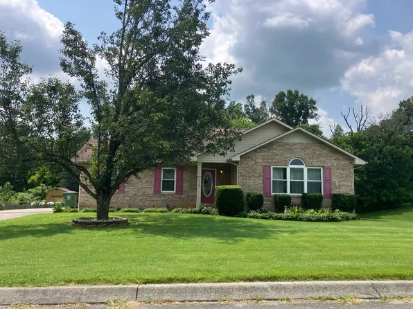 5565 Brandon Park Dr, Maryville, TN 37804