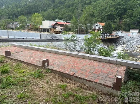 126 Southside Dr, Chimney Rock, NC 28720