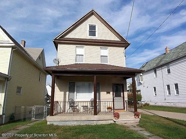 823 Willow St photo 1
