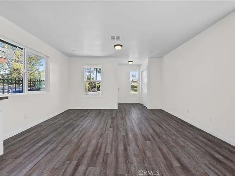 6 S Owens St — Photo 2