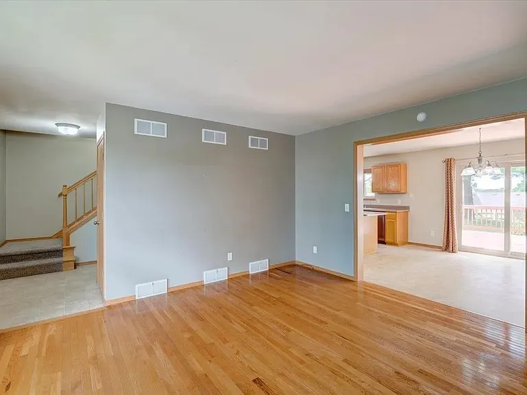 1406 Dewberry Dr — Photo 3