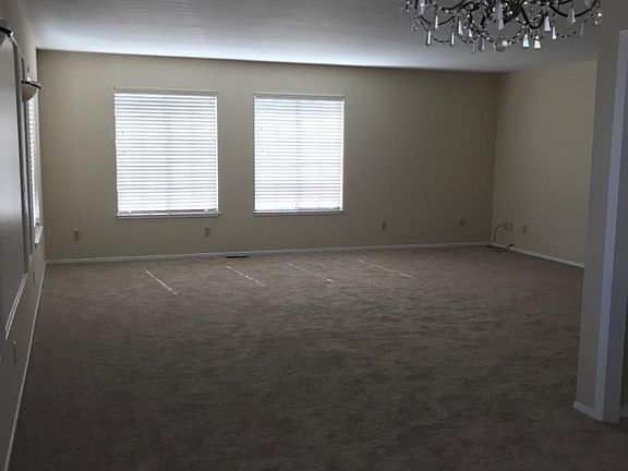 3rd image of 607 Hawthorne Pl