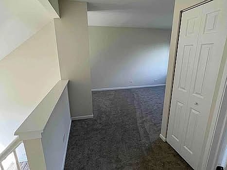 3rd image of 6865 Hampton Cir