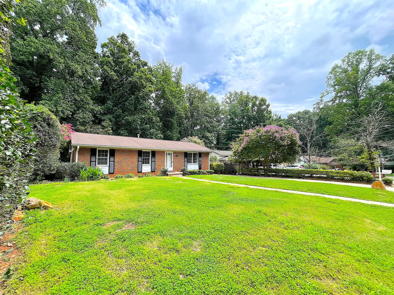 3 bed, 1.5 bath, 1239 sqft, $1,875 — Photo 3