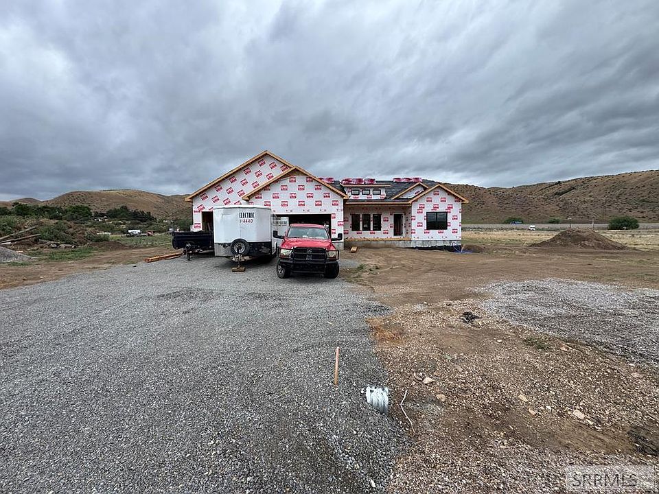 1st image of 2464 Old Canyon Dr
