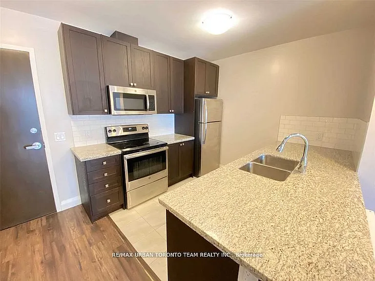 118 King St E #621 — Photo 10