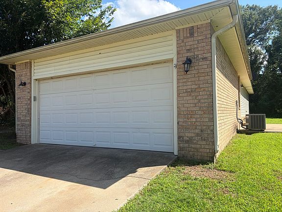 3rd image of 1075 Grinnel Cir APT A