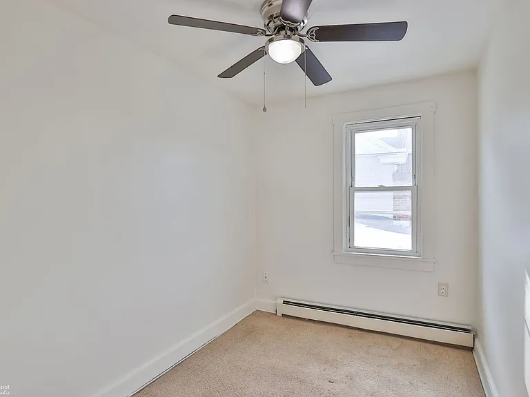 Catawissa St 50 W — Photo 11
