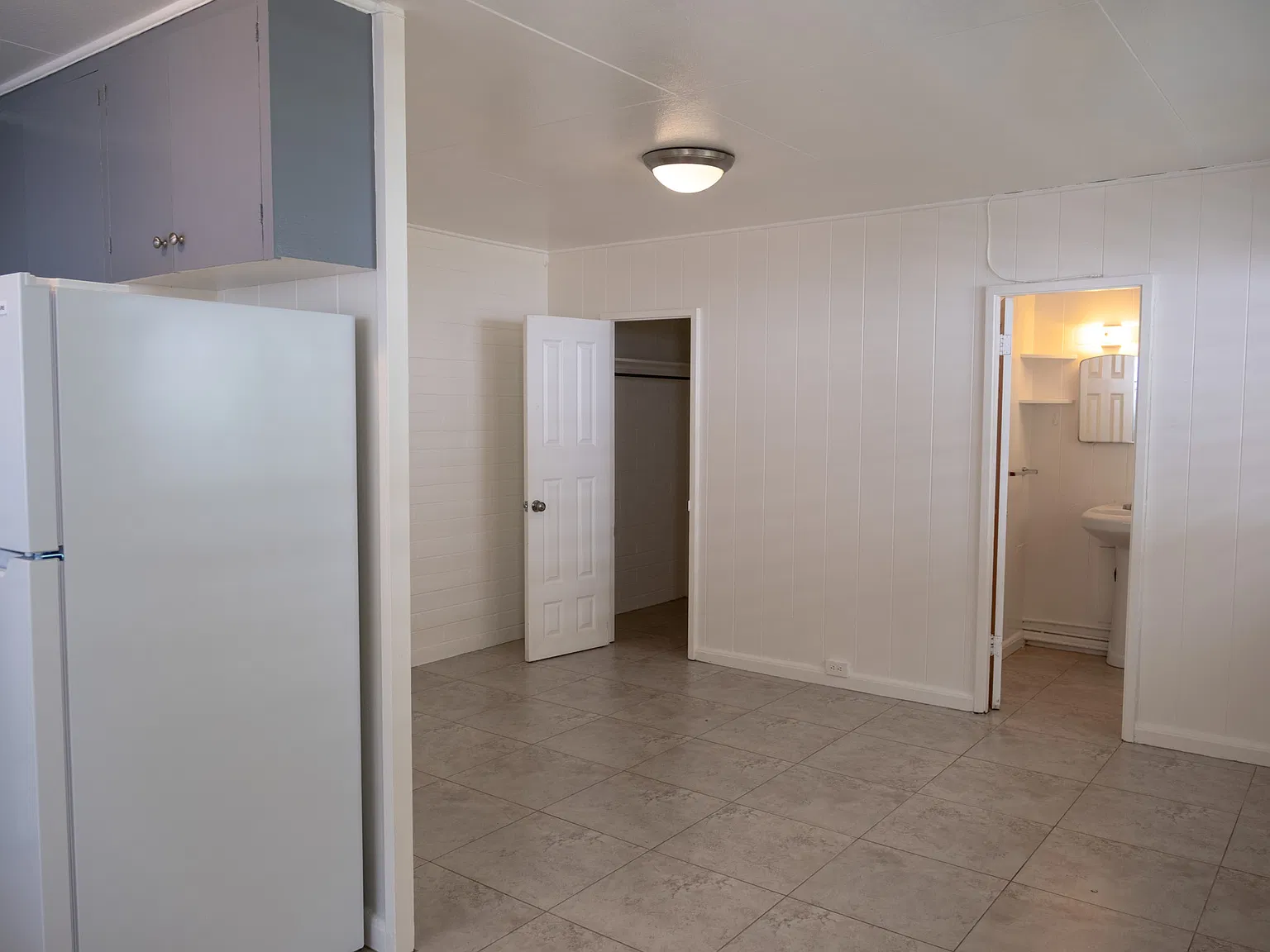 Studio, 300 sqft, $1,300 — Photo 3