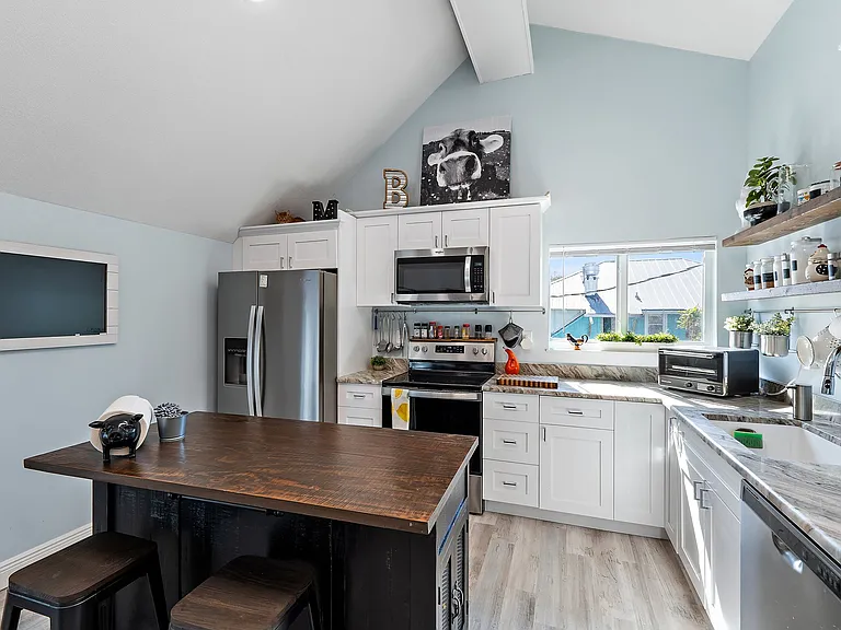 310 SE Denver Ave #2 — Photo 10