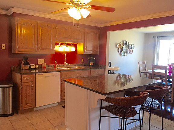 4th image of 90 Sherry Dr