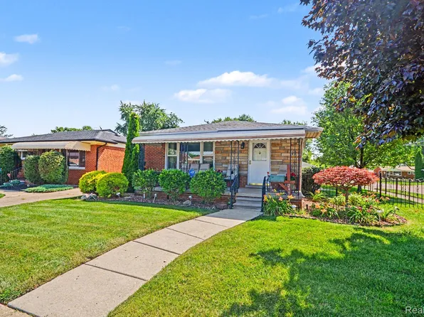 24804 Rosalind Ave, Eastpointe, MI 48021