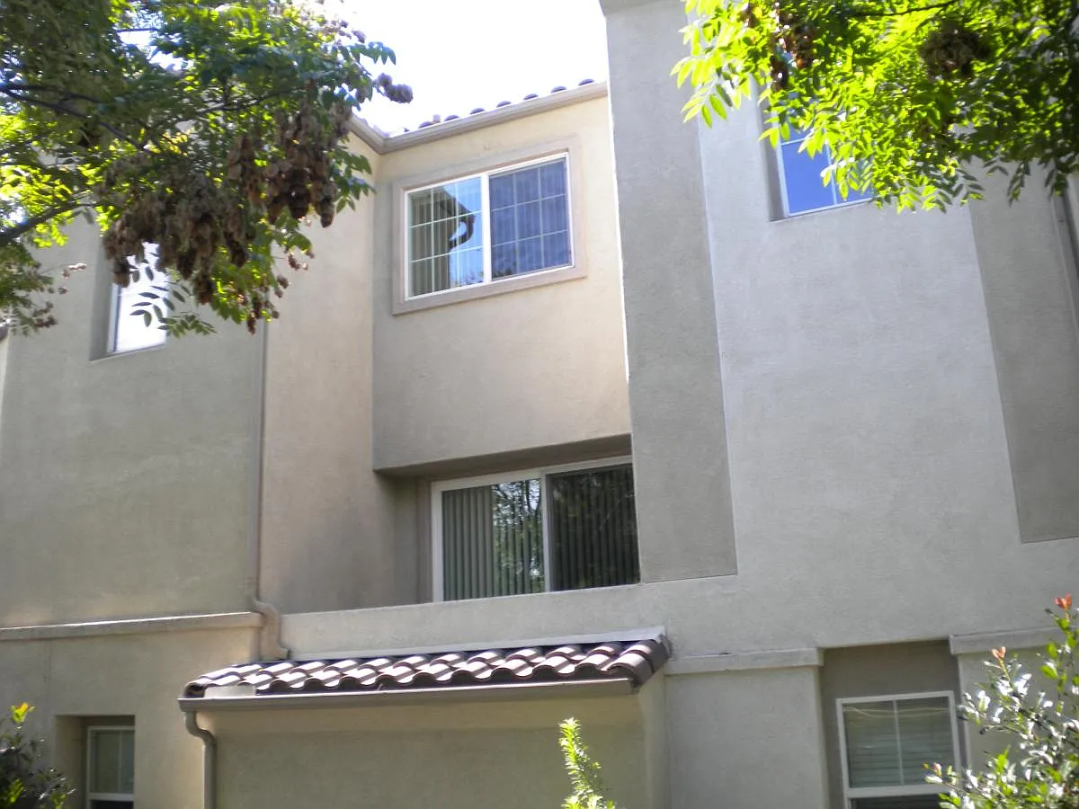 3 bed, 1237 sqft, $3,430 — Photo 3