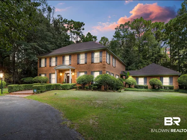 1945 Kimberly Dr, Atmore, AL 36502