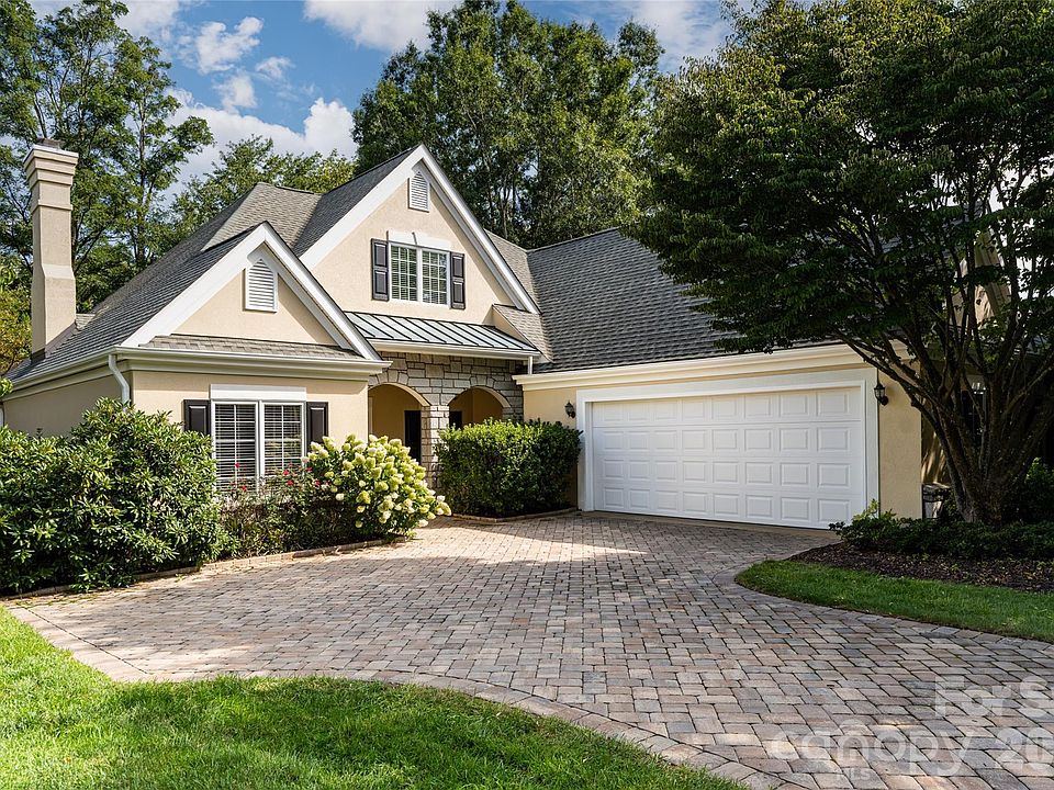 1st image of 8 Clovelly Way