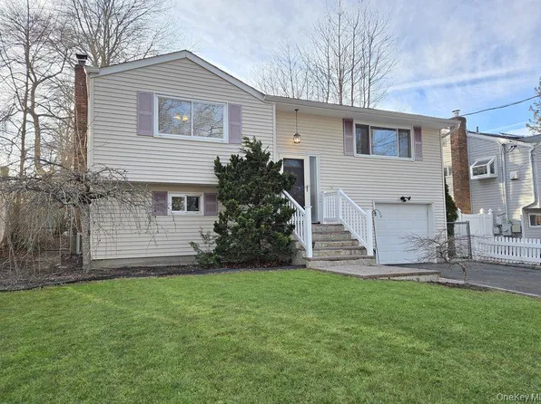 21A Thorney Ave, Huntington Station, NY 11746