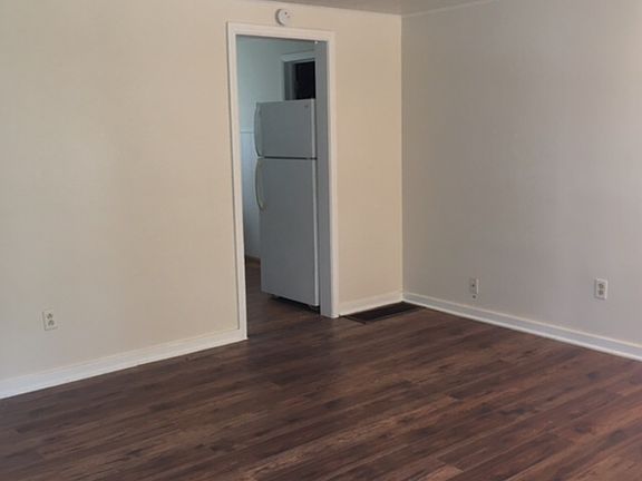 3rd image of 2320 Parkrose St