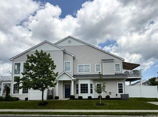 61 Avery Dr N, Center Moriches, NY 11934