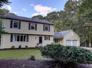 25 Falcon Cir, East Greenwich, RI 02818
